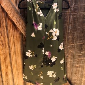 Fun and Flirty in Floral!  With Pockets!!! NWOT